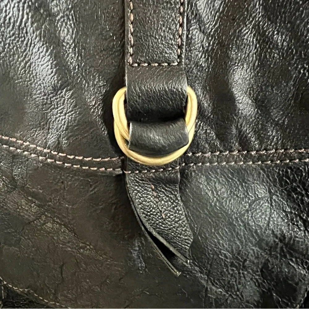 Fossil Vintage Black Leather Shoulder Bag with Brass Hardware! See All Pics.